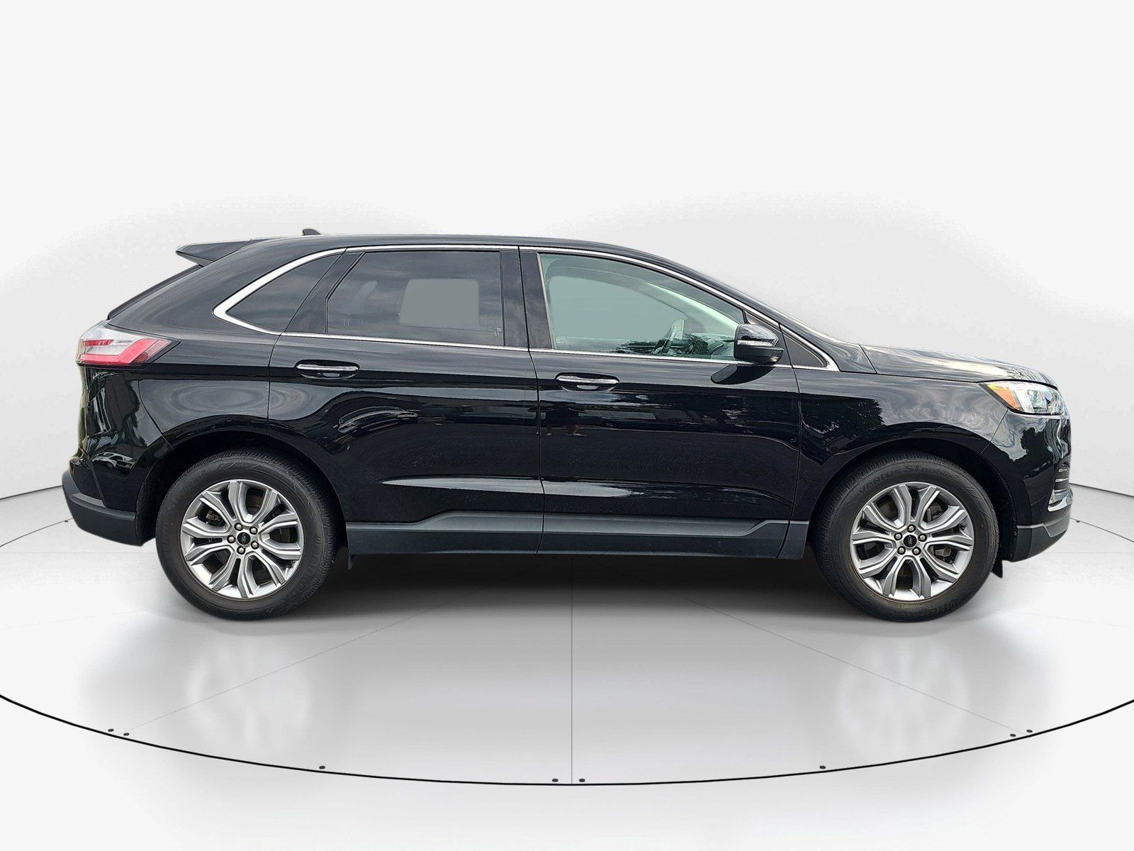 Used 2023 Ford Edge Titanium AWD/4WD image 2