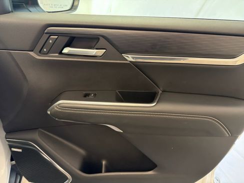 Used 2025 GMC Acadia Elevation image 32