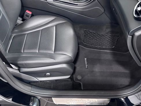 Used 2019 Mercedes-Benz GLC 300 4MATIC image 18