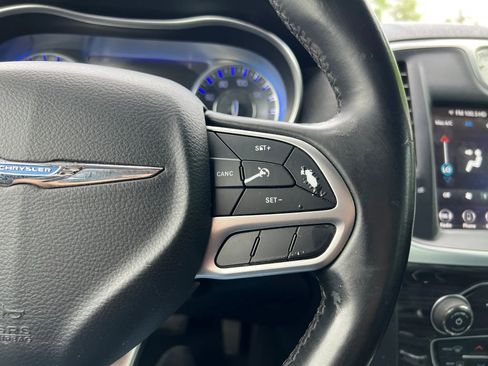 Used 2018 Chrysler 300 Touring w/ Chrome Appearance Package image 22