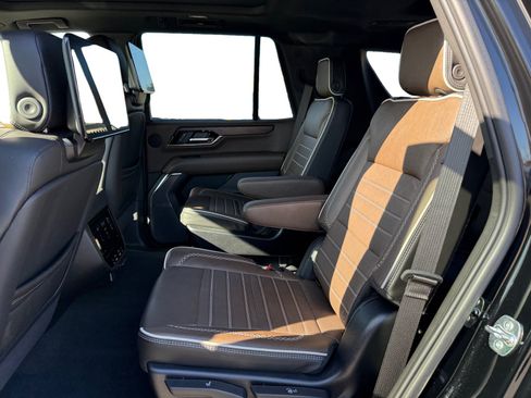 New 2025 GMC Yukon Denali Ultimate w/ LPO, Illumination Package AWD/4WD image 16