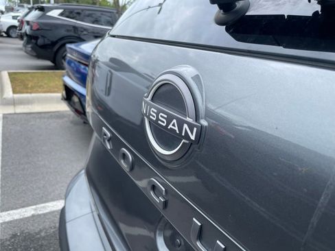 Used 2024 Nissan Rogue SV image 7