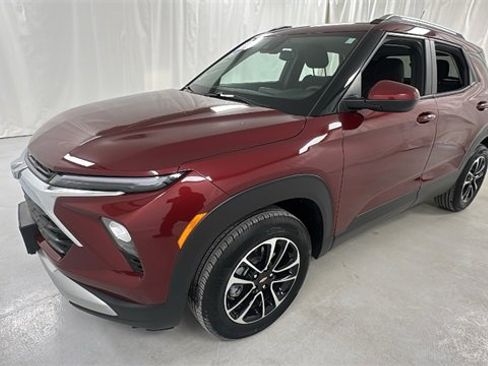 Used 2025 Chevrolet TrailBlazer LT w/ Driver Confidence Package image 7