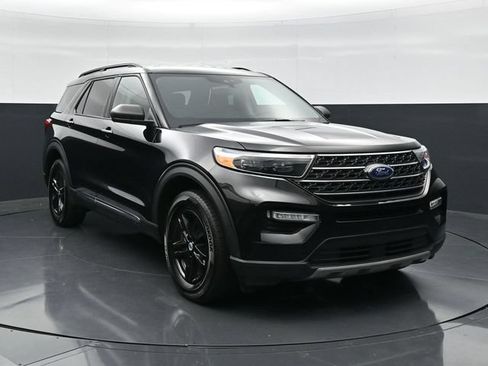 Used 2023 Ford Explorer XLT w/ Equipment Group 202A AWD/4WD image 4