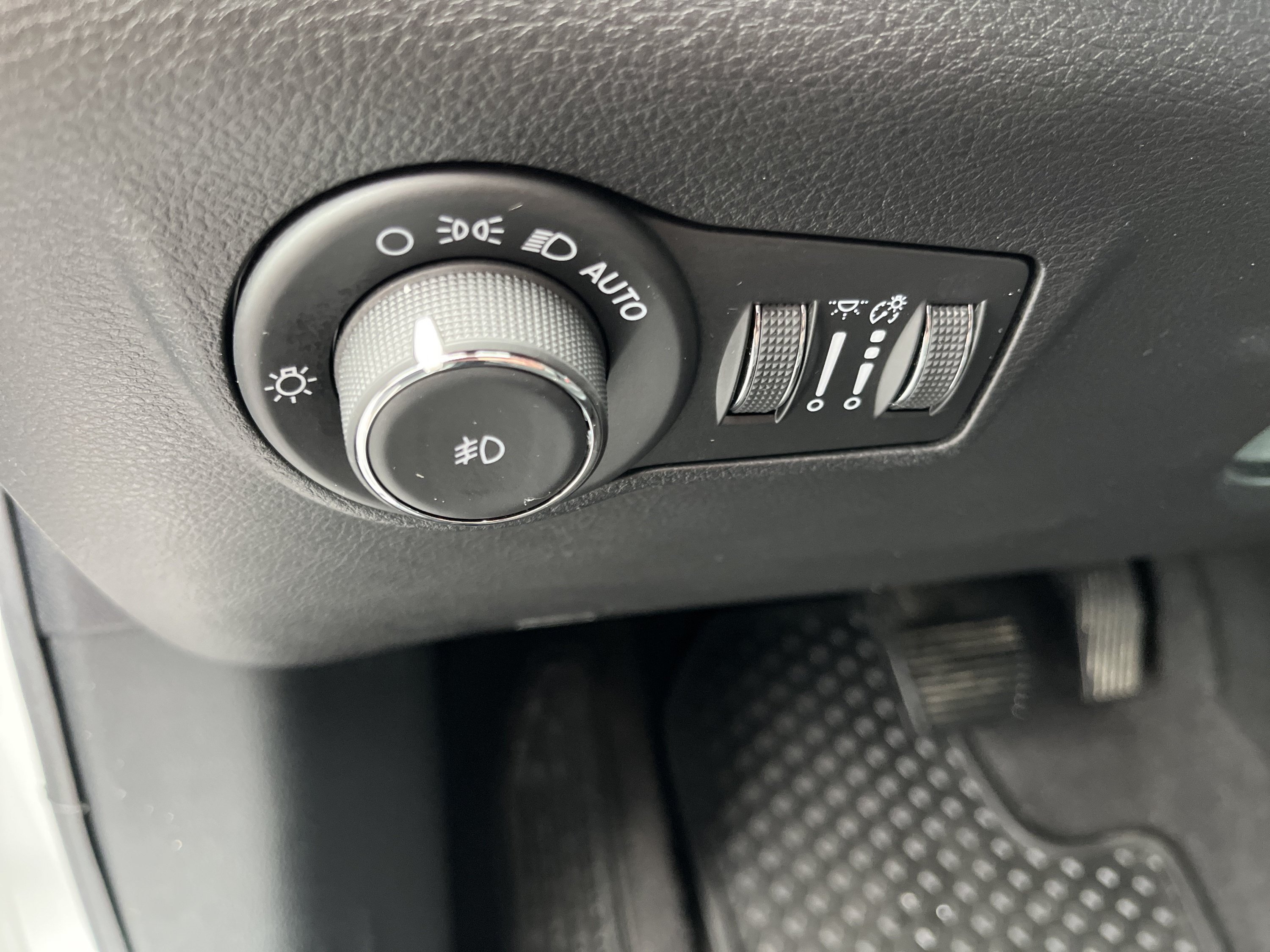 Used 2025 Jeep Compass Trailhawk AWD/4WD image 17