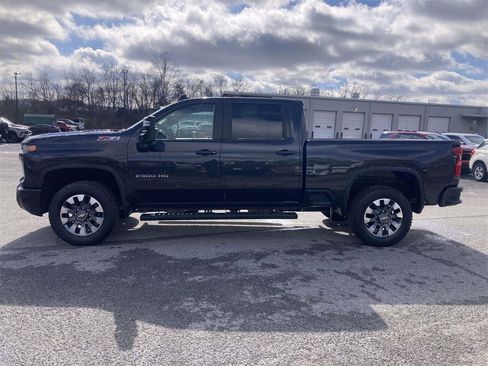 Used 2024 Chevrolet Silverado 2500 Custom w/ Custom Value Package image 7