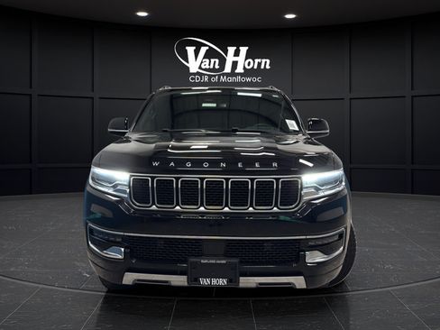 Used 2023 Jeep Wagoneer L Series III w/ Premium Group I AWD/4WD image 2
