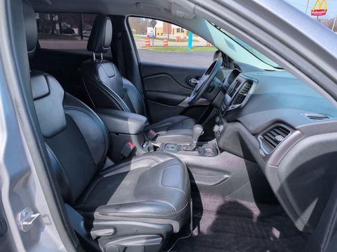 Used 2019 Jeep Cherokee Latitude Plus FWD image 27