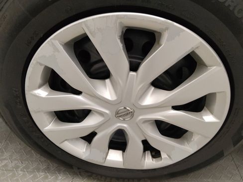 Used 2018 Nissan Rogue S image 31