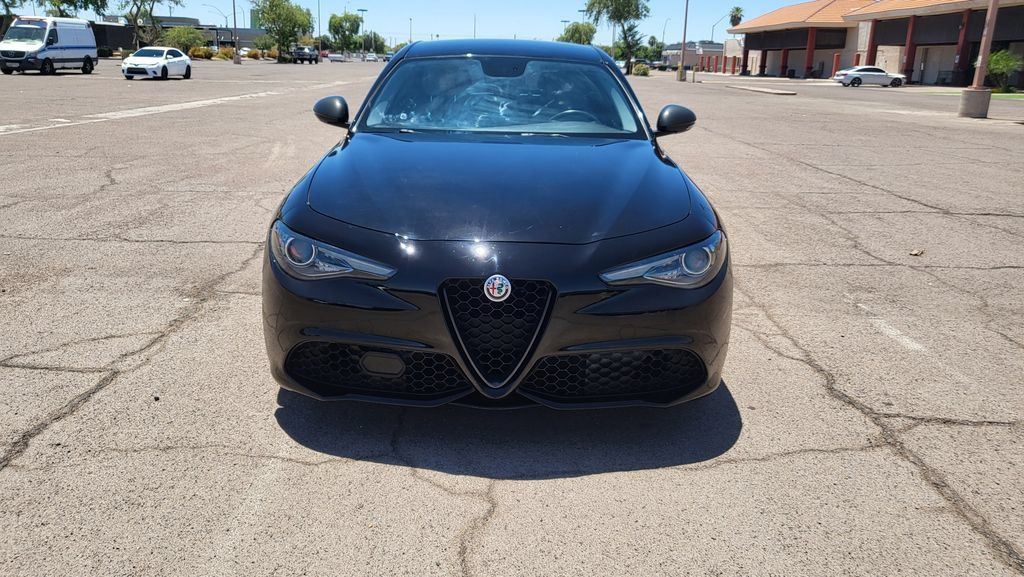 Used 2019 Alfa Romeo Giulia AWD w/ Quick Order Package 22J Sport image 3