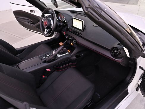 Used 2017 MAZDA MX-5 Miata Club image 11