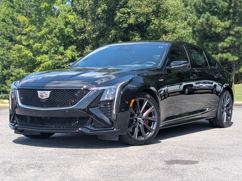 Used 2025 Cadillac CT5 V RWD image 4