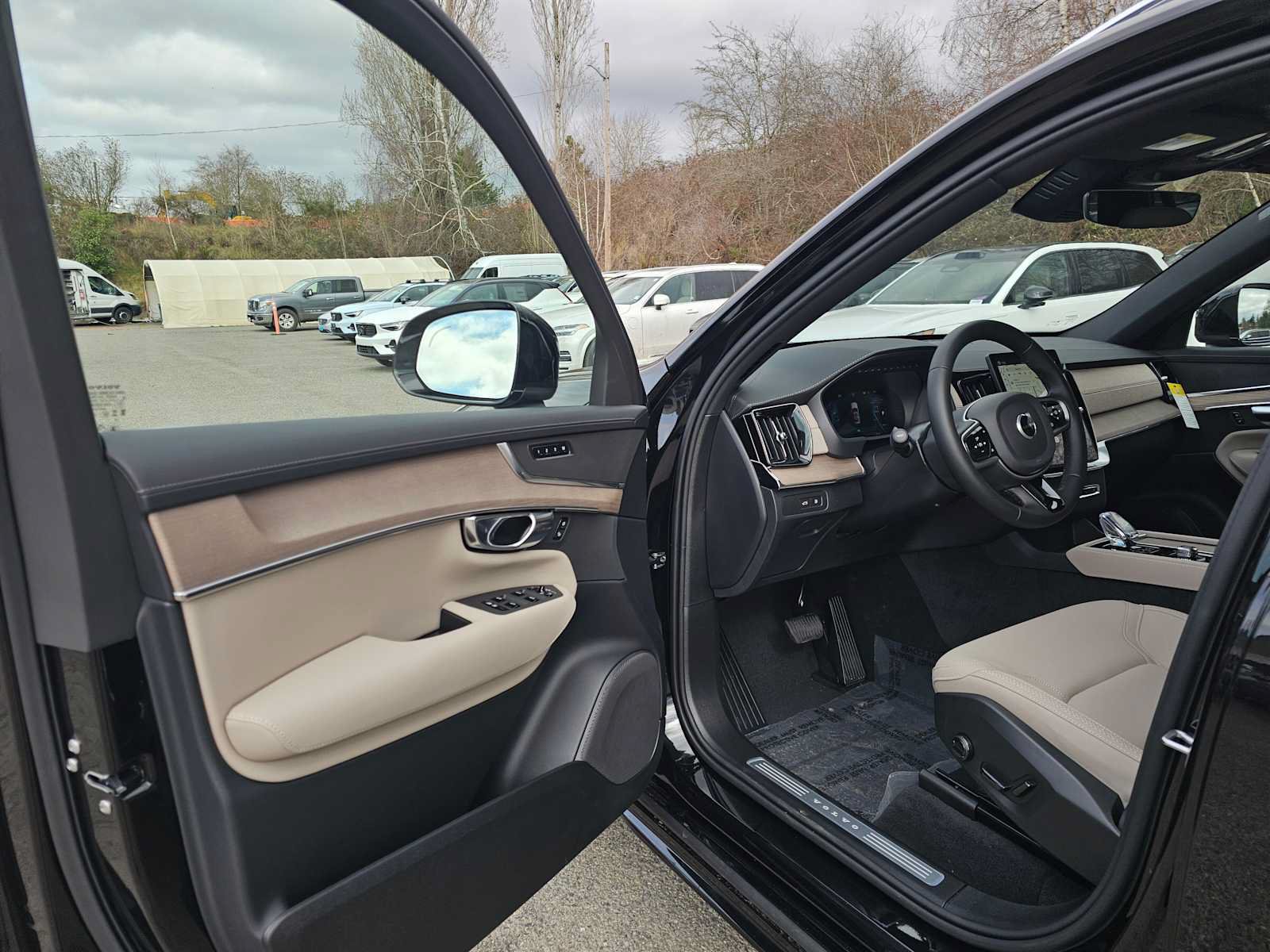 New 2026 Volvo XC90 T8 Plus w/ Protection Package AWD/4WD image 23