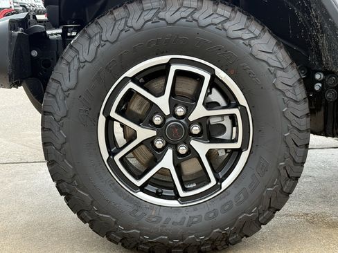 New 2026 Jeep Wrangler Unlimited Rubicon AWD/4WD image 9