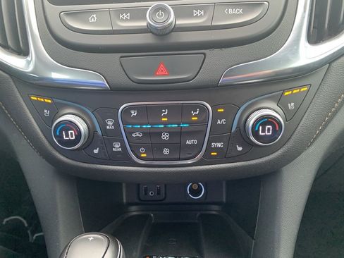 Used 2018 Chevrolet Equinox Premier image 16