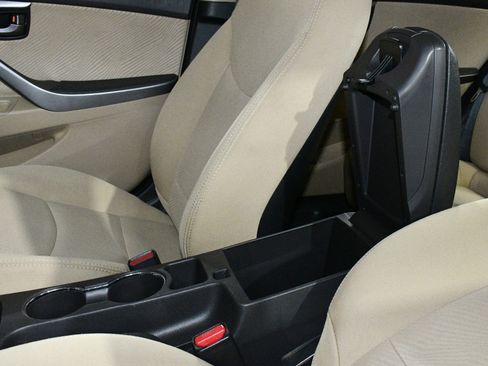 Used 2013 Hyundai Elantra GLS w/ Preferred Pkg image 40