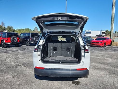 Used 2023 Jeep Grand Cherokee L Limited w/ Black Appearance Package image 18