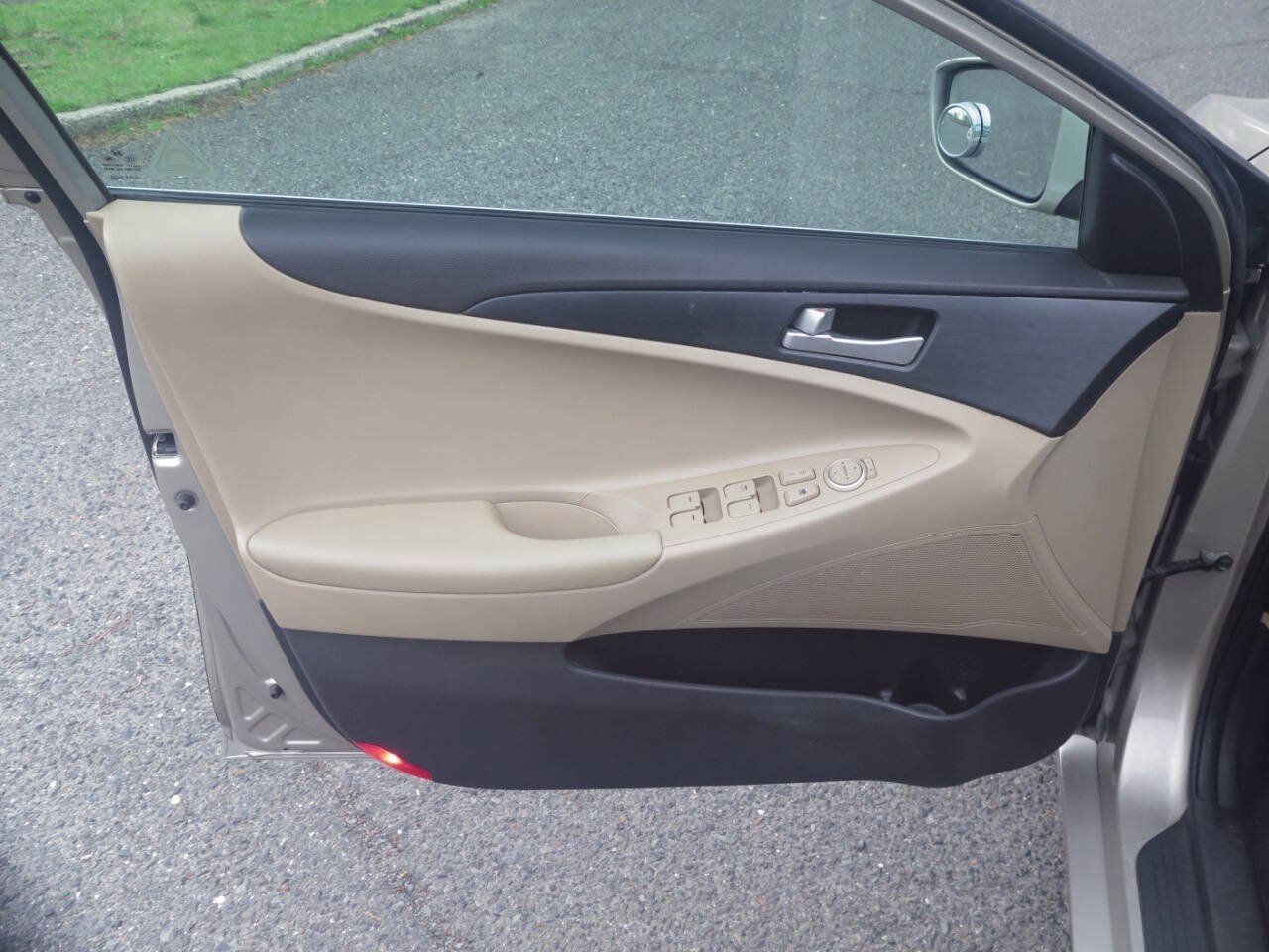 Used 2011 Hyundai Sonata GLS FWD image 17