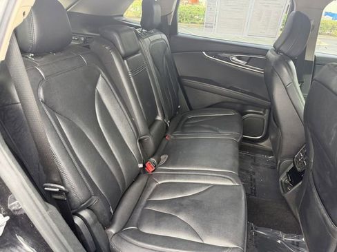 Used 2022 Lincoln Nautilus AWD w/ Premium Package image 24