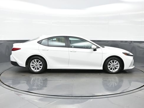 Used 2025 Toyota Camry LE FWD image 7