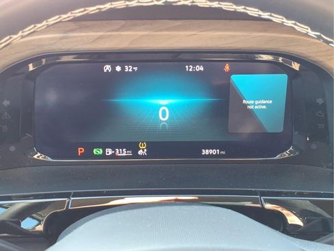 Used 2024 Volkswagen Atlas SE image 32