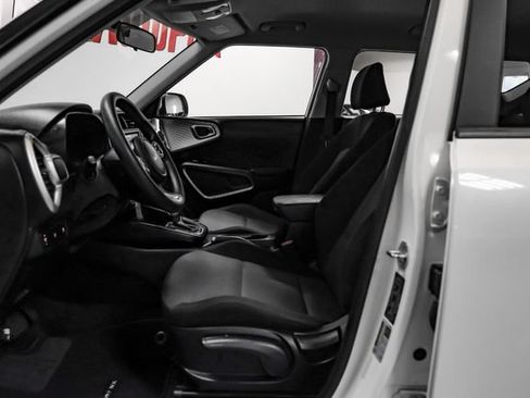 Used 2022 Kia Soul LX FWD image 3