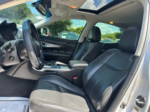 Used 2015 INFINITI Q70 3.7 RWD image 10