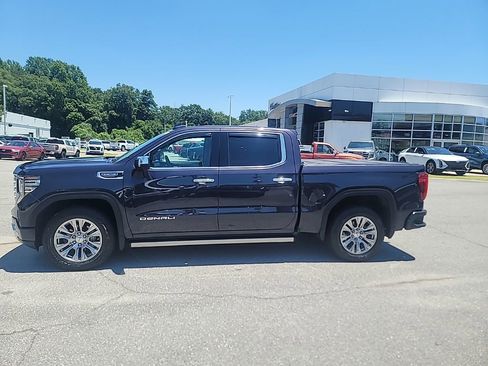 Used 2023 GMC Sierra 1500 Denali w/ Technology Package AWD/4WD image 4