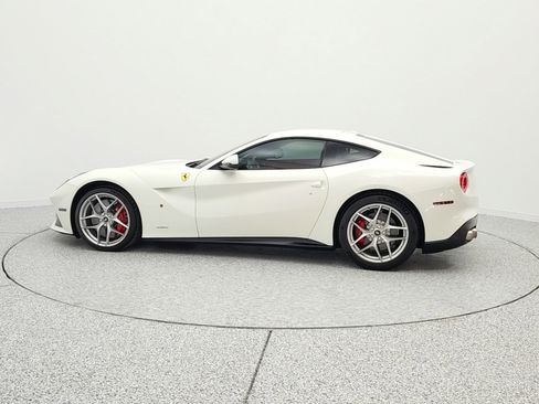 Used 2016 Ferrari F12 Berlinetta image 8