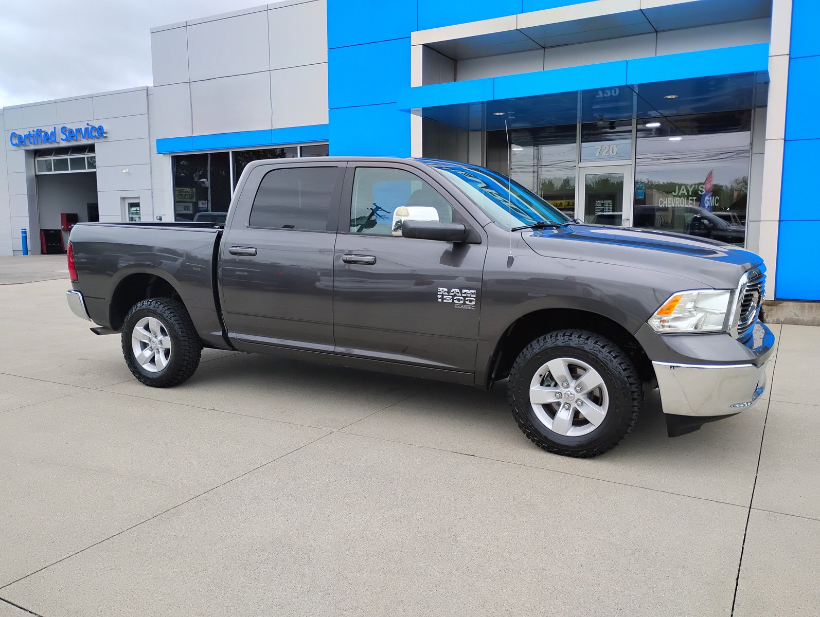 Used 2021 RAM 1500 Classic SLT AWD/4WD image 5