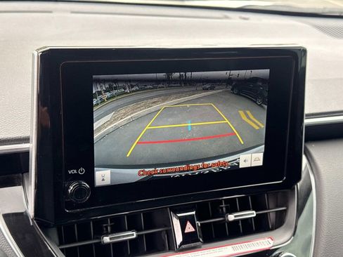 Used 2024 Toyota Corolla Cross XLE w/ Convenience Package FWD image 10