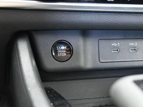 Used 2026 Nissan Rogue SV FWD image 36