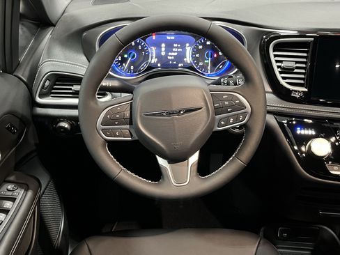 New 2026 Chrysler Pacifica Select FWD image 12