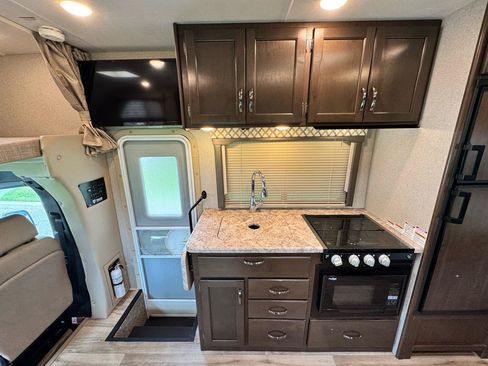 Used 2019 Mercedes-Benz Sprinter 170 image 27