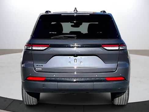 Certified 2023 Jeep Grand Cherokee Altitude image 8