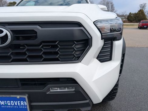Used 2024 Toyota Tacoma TRD Off-Road AWD/4WD image 11