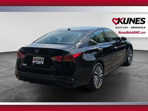 Used 2025 Nissan Altima 2.5 SV FWD image 10