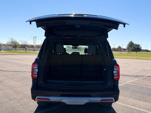 Certified 2022 Ford Expedition Platinum image 5