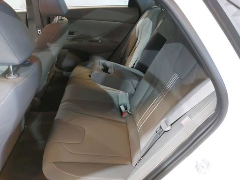 Certified 2025 Hyundai Elantra SEL image 15