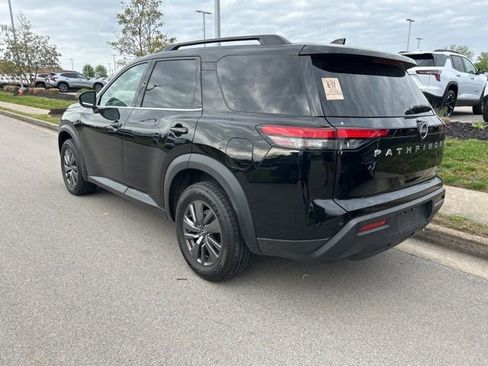 Used 2023 Nissan Pathfinder SV FWD image 4