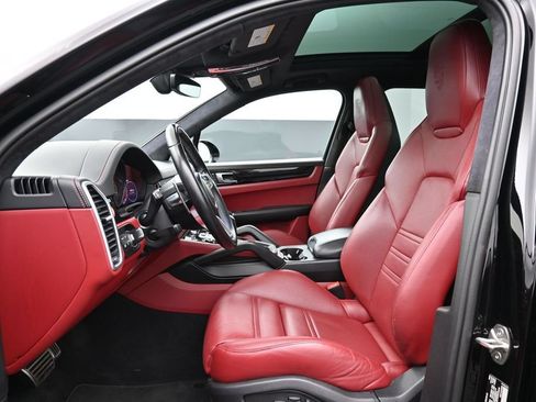Used 2023 Porsche Cayenne GTS AWD/4WD image 10