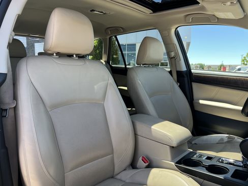 Used 2018 Subaru Outback 3.6R Limited AWD/4WD image 16