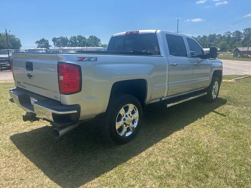 Used 2019 Chevrolet Silverado 2500 LTZ w/ Duramax Plus Package AWD/4WD image 12