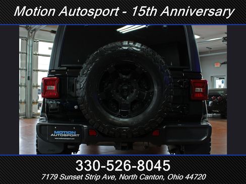 Used 2018 Jeep Wrangler Unlimited Sahara w/ Uconnect 4C Nav & Sound Group AWD/4WD image 9
