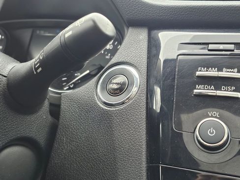 Used 2017 Nissan Rogue SV image 25