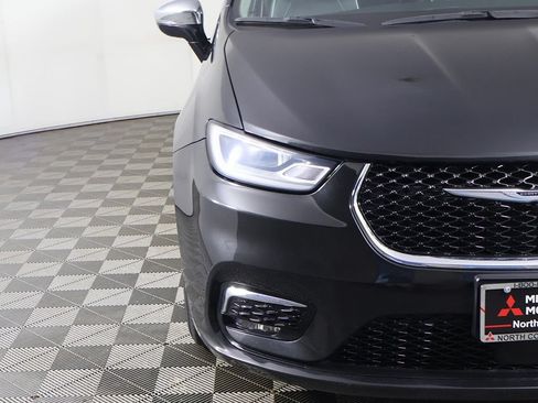 Used 2023 Chrysler Pacifica Limited FWD image 16