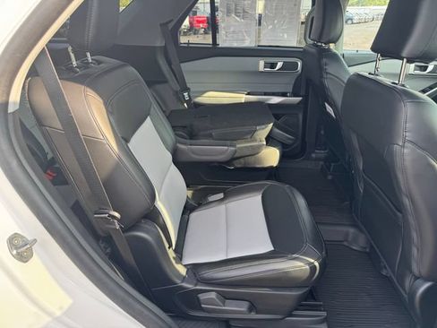 Used 2023 Ford Explorer XLT w/ Equipment Group 202A AWD/4WD image 16