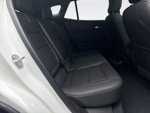 Used 2025 Chevrolet Trax RS w/ Sunroof Package FWD image 19