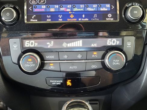 Certified 2018 Nissan Rogue SL FWD image 13