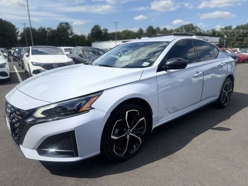 Used 2023 Nissan Altima 2.5 SR AWD/4WD image 7